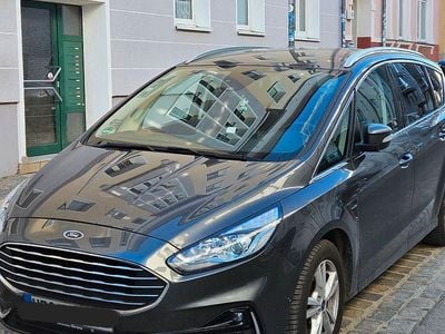 Gebraucht Ford S-MAX Titanium 165 PS (121 kW) 2020 Grau Van / Kleinbus