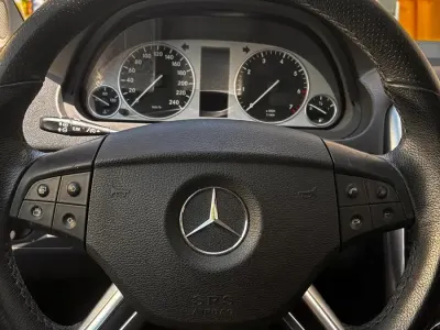 Gebraucht Mercedes B180 116 PS (85 kW) 2009 Schwarz Van / Kleinbus