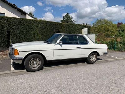 Usata Mercedes 230 136 CV (100 kW) 1983 Bianco Coupé