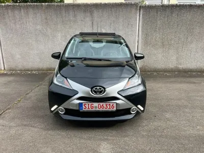 Używany Toyota Aygo X-wave 69 KM (50 kW) 2018 Czarny Hatchback