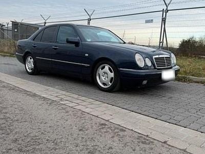 Gebraucht Mercedes E320 220 PS (161 kW) 1995 Blau Limousine