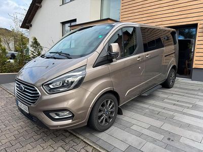 Gebraucht Ford Tourneo Titanium 185 PS (136 kW) 2022 Braun Van / Kleinbus