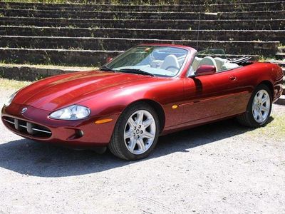 Second-hand Jaguar XK8 284 CP (208 kW) 1997 Roșu Cabrio