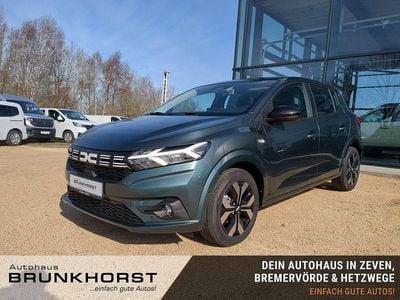 Neu Dacia Sandero Journey 101 PS (74 kW) 2025 Zedergrün Kleinwagen