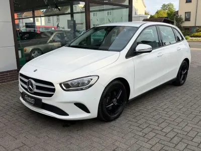 Używany Mercedes B180 136 KM (100 kW) 2019 Biały Minivan
