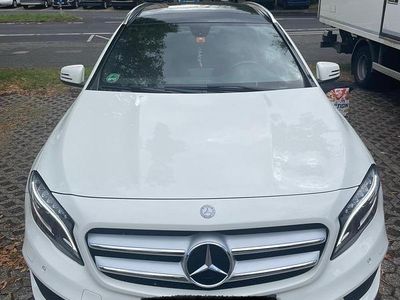 Weiß Gebraucht 2015 Mercedes GLA200 AMG line SUV | 19.000 € (Etwas zu teuer)