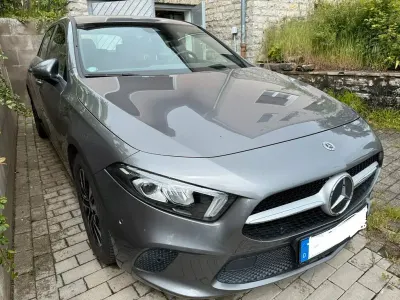 Używany Mercedes A180 116 KM (85 kW) 2023 Szary Sedan/Limuzyna
