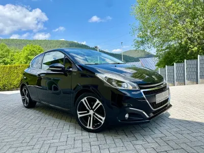 Gebraucht Peugeot 208 Allure GT-Line 120 PS (88 kW) 2017 Schwarz Kleinwagen