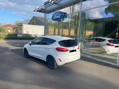 Używany Ford Fiesta Cool & Connect 86 KM (63 kW) 2019 Biały Hatchback