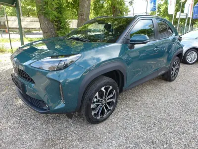 Neu Toyota Yaris Cross Style 131 PS (96 kW) 2026 Grün SUV