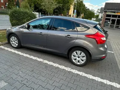 Gebraucht Ford Focus 121 PS (88 kW) 2014 Braun Kleinwagen