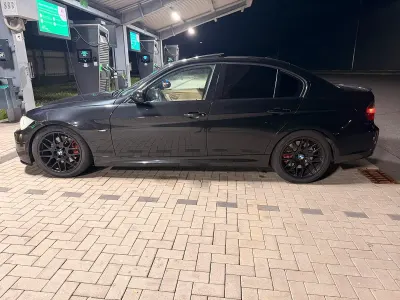 Gebraucht BMW 325 298 PS (219 kW) 2008 Schwarz Limousine