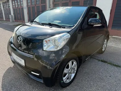 Gebraucht Toyota iQ 68 PS (50 kW) 2012 Schwarz Kleinwagen
