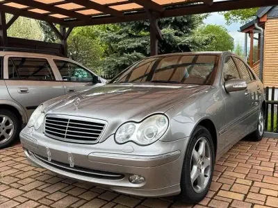 Gebraucht Mercedes C180 143 PS (105 kW) 2003 Gold Limousine