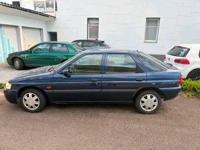 Gebraucht Ford Escort 70 PS (51 kW) 2000 Blau Limousine