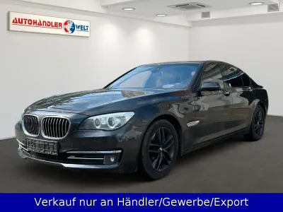 Gebraucht BMW 750 Performance 449 PS (330 kW) 2014 Sophistograu Limousine
