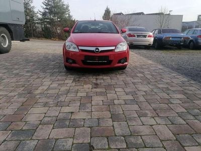 Gebraucht Opel Tigra Sport 125 PS (91 kW) 2006 Magma rot (b) Cabrio
