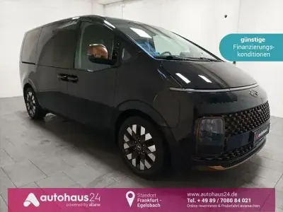 Second-hand Hyundai Staria Signature 177 CP (130 kW) 2023 Negru Monovolum