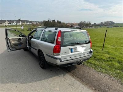Second-hand Volvo V70 140 CP (102 kW) 2003 Argintiu Break
