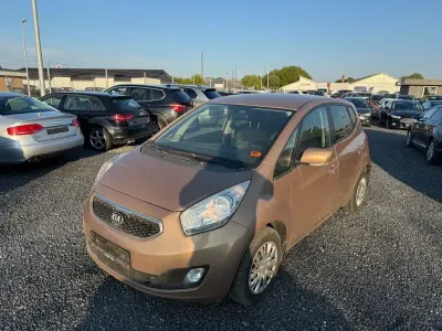 Używany Kia Venga Edition 7 90 KM (66 kW) 2014 Pomarańczowy Hatchback
