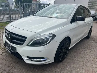 Gebraucht Mercedes B180 AMG line 109 PS (80 kW) 2012 Weiß Van / Kleinbus