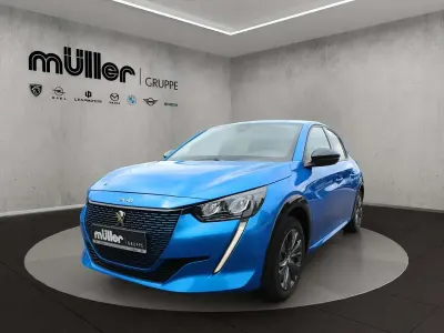 Gebraucht Peugeot e-208 Allure 100 kW (136 PS) 2022 Vertigo blau Kleinwagen