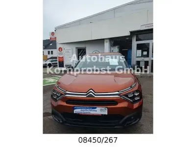 Używany Citroën e-C4 Feel 100 kW (136 KM) 2022 Pomarańczowy Sedan/Limuzyna