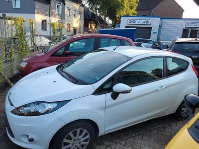 Weiß Gebraucht 2012 Ford Fiesta Limousine | 3.900 € (Fairer Preis)