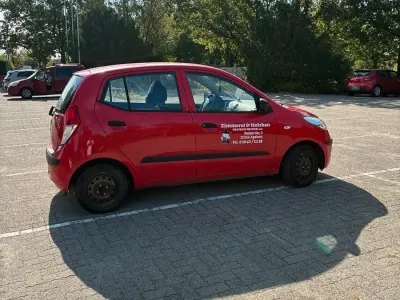 Gebraucht Hyundai i10 66 PS (48 kW) 2009 Rot Kleinwagen