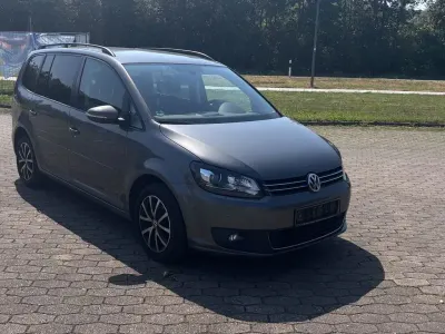 Gebraucht VW Touran Comfortline 105 PS (77 kW) 2014 Grau Van / Kleinbus