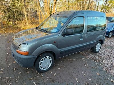 Grau Gebraucht 2001 Renault Kangoo Privilege Kombi | 3.499 € (Etwas zu teuer)