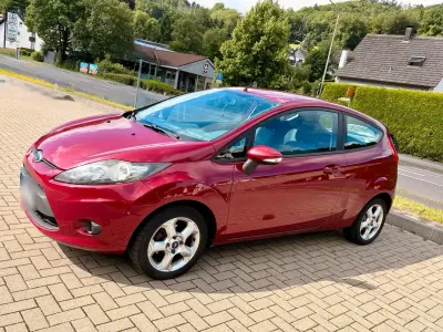 Gebraucht Ford Fiesta 81 PS (59 kW) 2009 Rot Kleinwagen