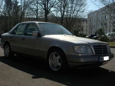 Brugt Mercedes E280 193 HK (141 kW) 1993 Sølv Sedan