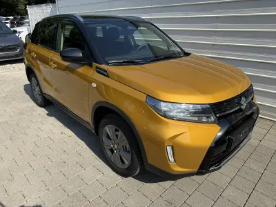 Neu Suzuki Vitara Comfort 110 PS (80 kW) 2026 Solar yellow pearl metallic / cosmic black pearl metallic SUV