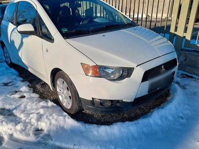 Gebraucht Mitsubishi Colt 75 PS (55 kW) 2012 Weiß Kleinwagen