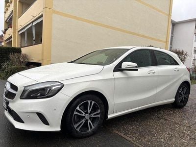 Gebraucht Mercedes A180 Urban 122 PS (89 kW) 2016 Weiß Limousine