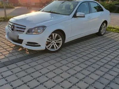 Gebraucht Mercedes C180 156 PS (114 kW) 2012 Weiß Limousine