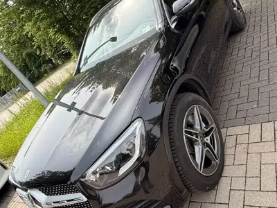 Gebraucht Mercedes GLC300e AMG line 320 PS (235 kW) 2021 Schwarz SUV