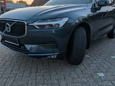 Używany Volvo XC60 Momentum 197 KM (144 kW) 2021 Niebieski SUV