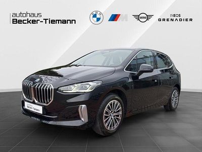 Gebraucht BMW 220 Active Tourer Luxury Line 156 PS (114 kW) 2025 Saphirschwarz Van / Kleinbus