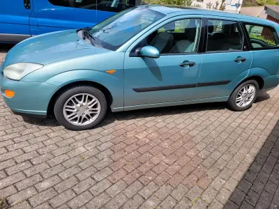 Gebraucht Ford Focus Ghia 101 PS (74 kW) 1999 Andere farben Kombi