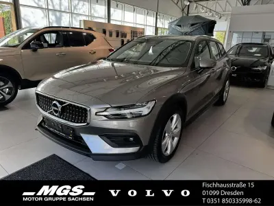 Gebraucht Volvo V60 CC Pro 197 PS (144 kW) 2021 Pebble grey / metallic Kombi