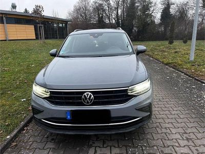 Grau Gebraucht 2021 VW Tiguan Life SUV | 21.900 € (Fairer Preis)