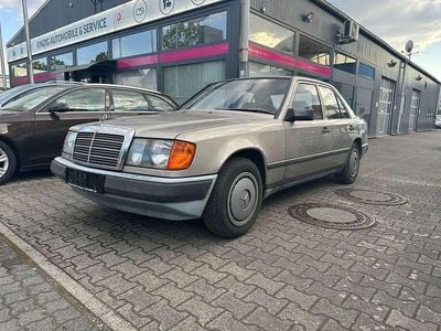 Gebraucht Mercedes E230 136 PS (100 kW) 1985 Goldnut Limousine