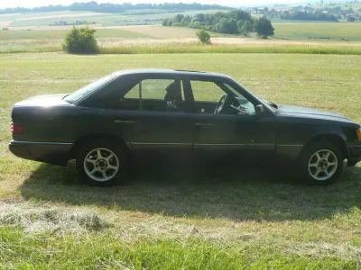 Gebraucht Mercedes 200 122 PS (89 kW) 1991 Schwarz Limousine
