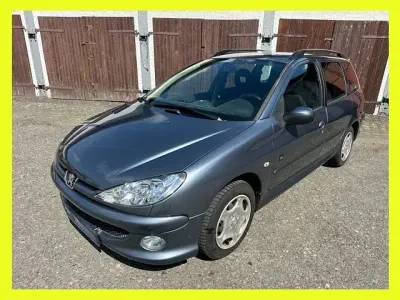 Używany Peugeot 206 75 KM (55 kW) 2006 Szary Sedan/Limuzyna
