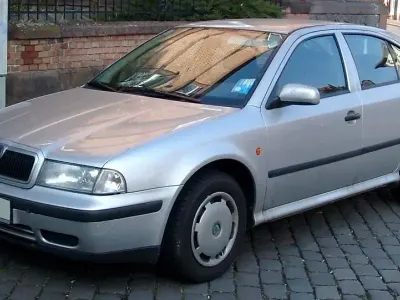 Używany Skoda Octavia 125 KM (91 kW) 1997 Srebrny Sedan/Limuzyna