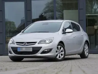 Usata Opel Astra Exklusiv 140 CV (102 kW) 2015 Argento Berlina