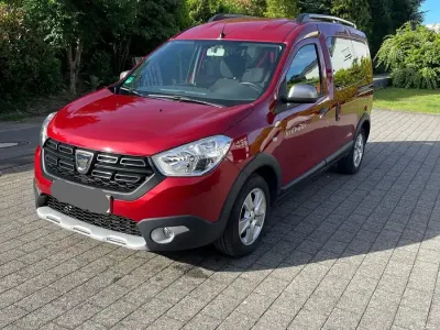 Gebraucht Dacia Dokker Stepway 131 PS (96 kW) 2021 Rot Van / Kleinbus