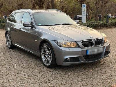 Grau Gebraucht 2011 BMW 330 Performance Kombi | 9.490 € (Fairer Preis)